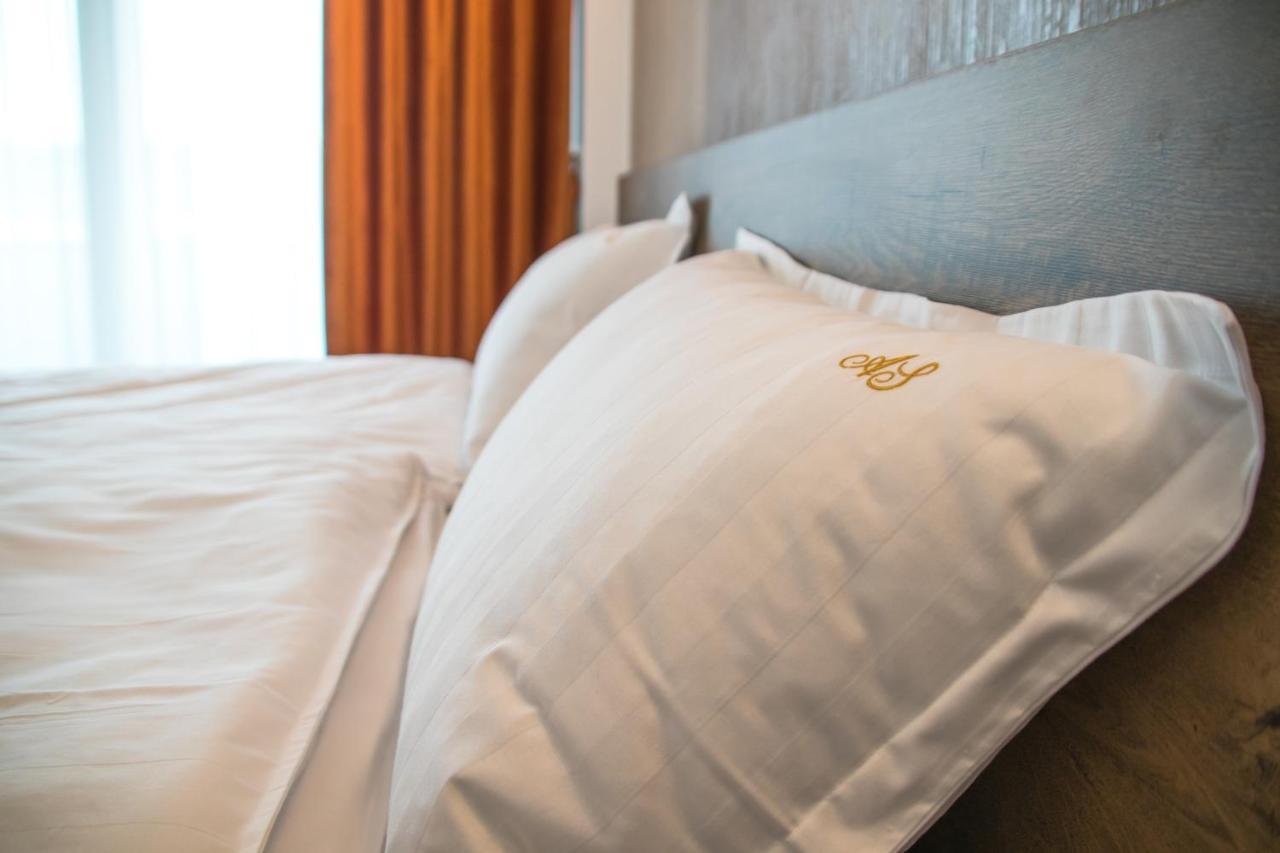 Hotel Angel Sofia Fălticeni Kültér fotó