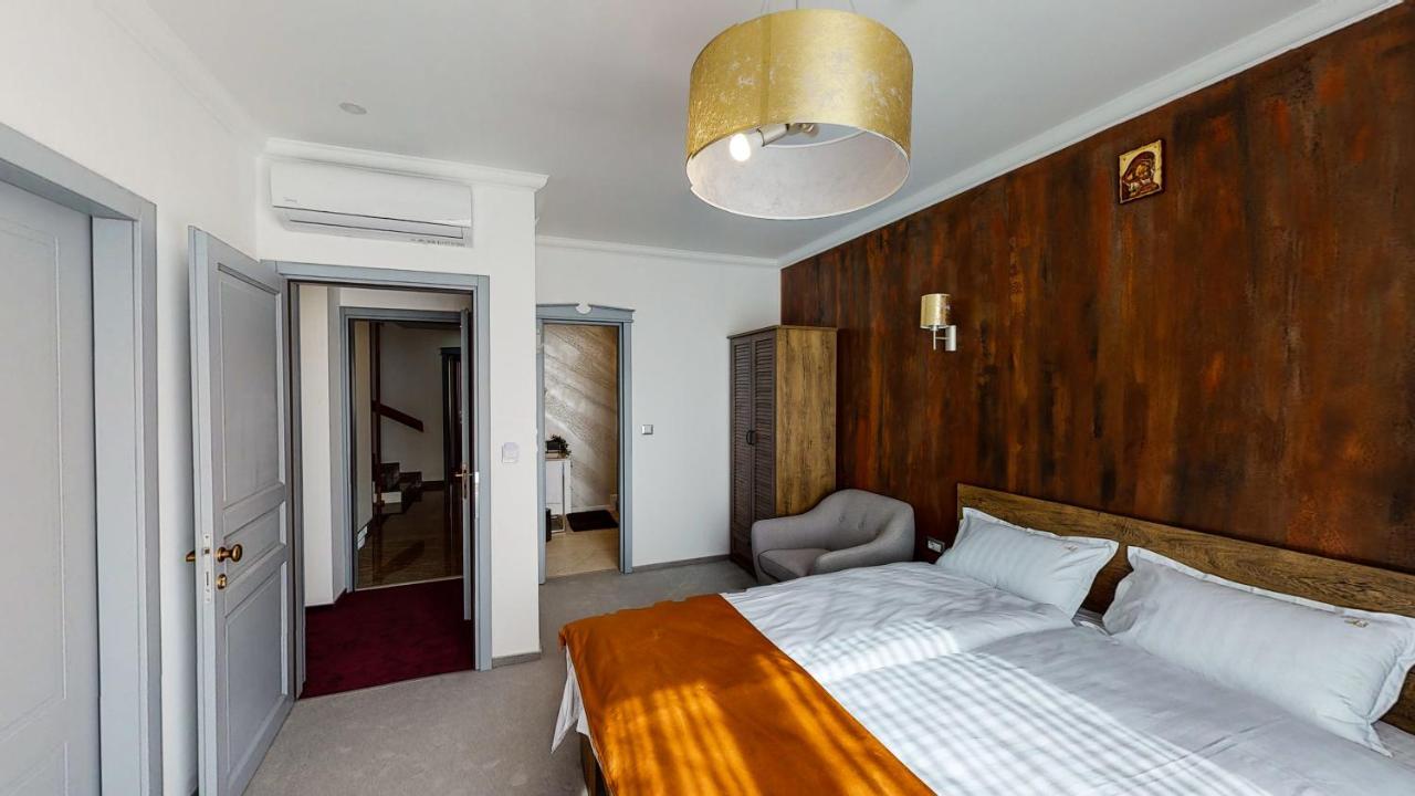 Hotel Angel Sofia Fălticeni Kültér fotó