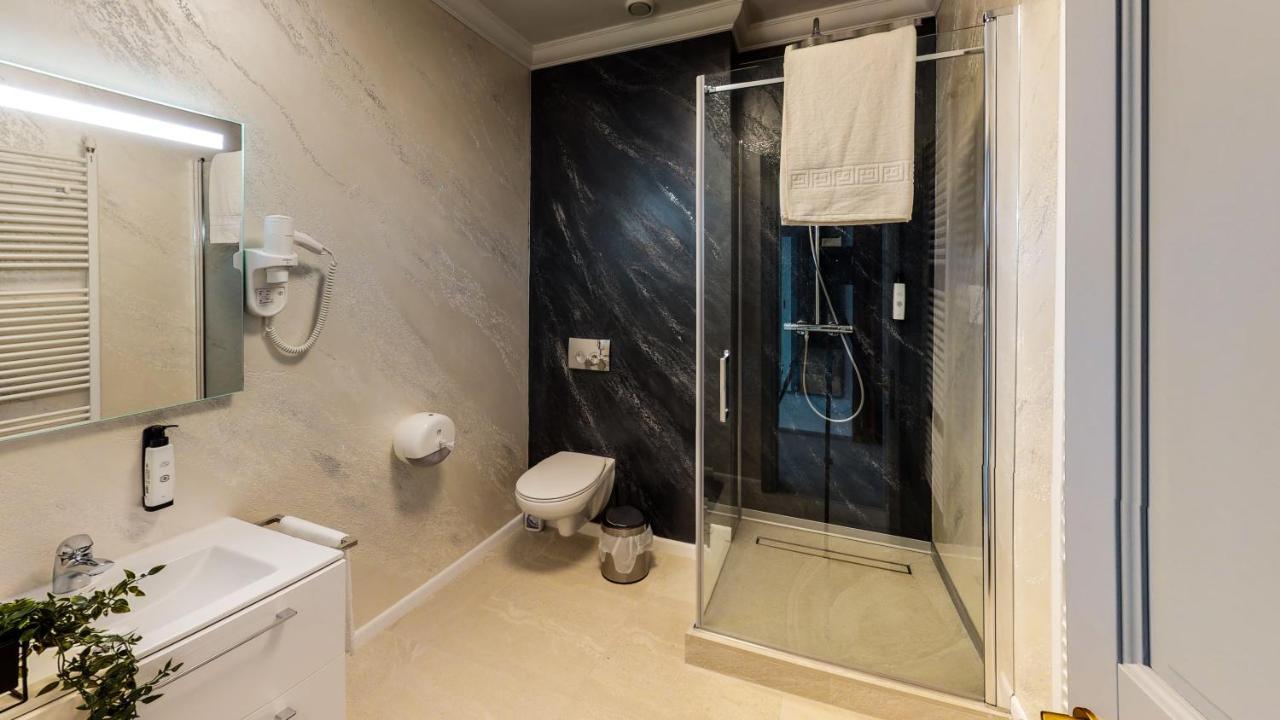 Hotel Angel Sofia Fălticeni Kültér fotó