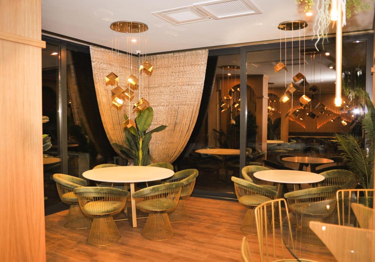 Hotel Angel Sofia Fălticeni Kültér fotó